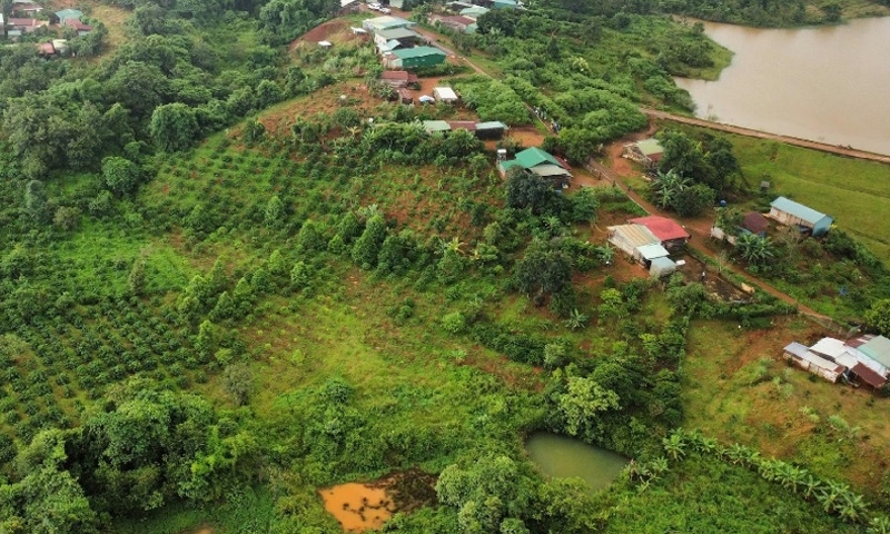 Đắk Nông: Đoàn địa chất Việt Nam trực tiếp khảo sát điểm sụt, trượt bon Bu Krắk