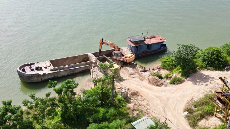 Việt Trì (Phú Thọ): Công ty TNHH Thường Xuyên bất chấp “lệnh cấm” ngang nhiên hoạt động bến thủy trái phép