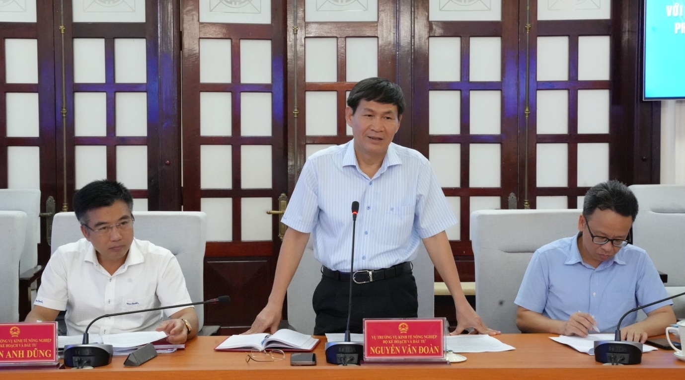 Thừa Thiên - Huế: Kiến nghị Trung ương xem xét hỗ trợ kinh phí xử lý khẩn cấp sạt lở bờ biển, hệ thống hồ chứa nước