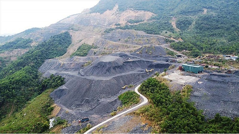Hàng triệu tấn than tại mỏ than Minh Tiến, Đại Từ bị khai thác trái phép, thu lợi bất chính; nhiều cán bộ của tỉnh Thái Nguyên liên quan đã bị bắt giữ, khởi tố, truy tố.
