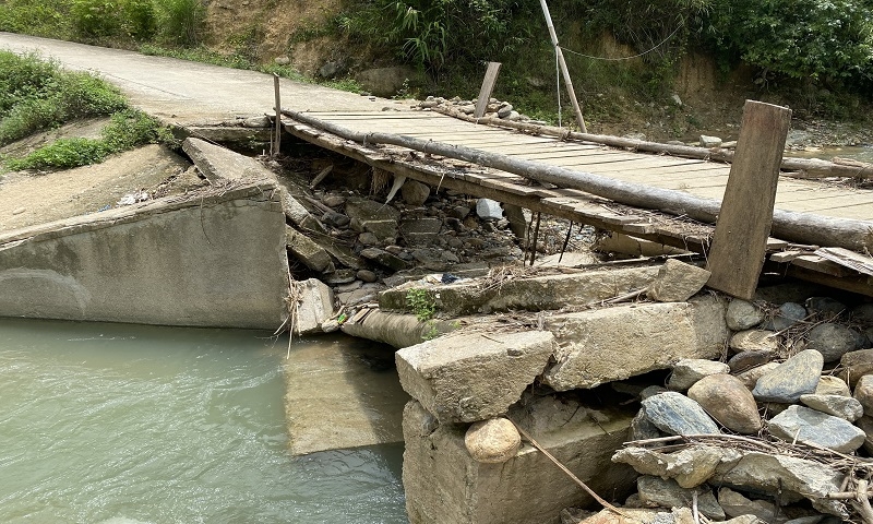 Thanh Hóa: Cầu tràn sập khiến hơn 100 hộ dân đi lại khó khăn