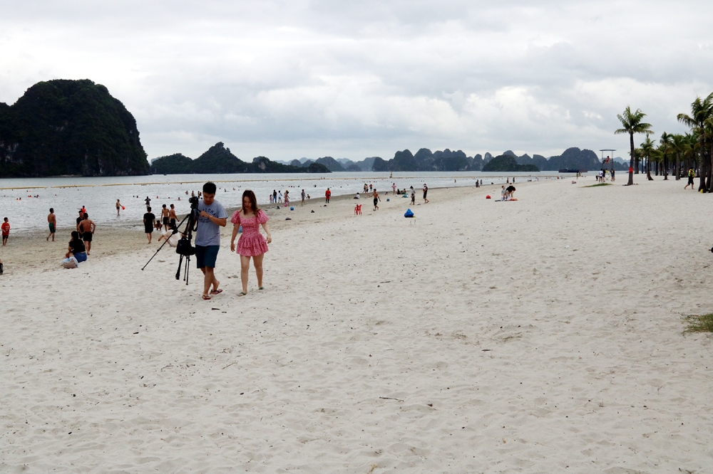 Quảng Ninh: 5 lý do không phát triển bãi tắm trên vịnh Hạ Long
