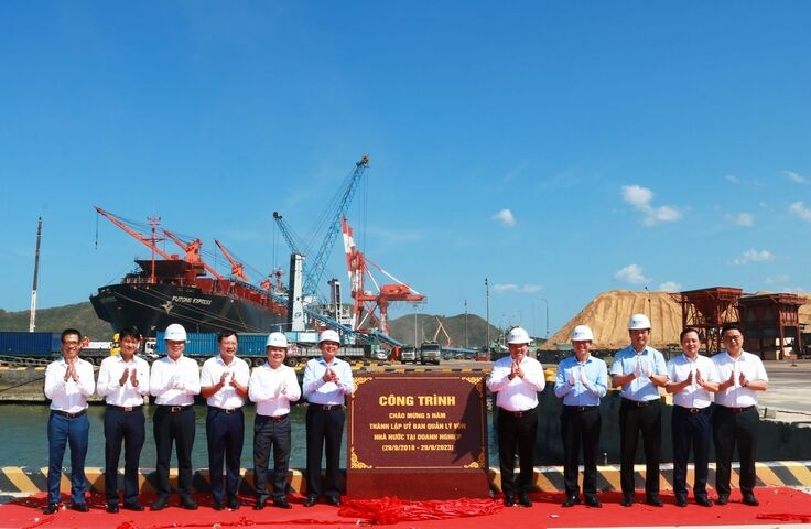 Bình Định: Gắn biển công trình xây dựng nâng cấp Bến số 1 – Cảng Quy Nhơn