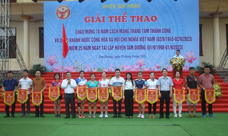 Tam Dương (Vĩnh Phúc): Khai mạc Giải thể thao kỷ niệm các ngày lễ lớn và 25 năm ngày tái lập huyện