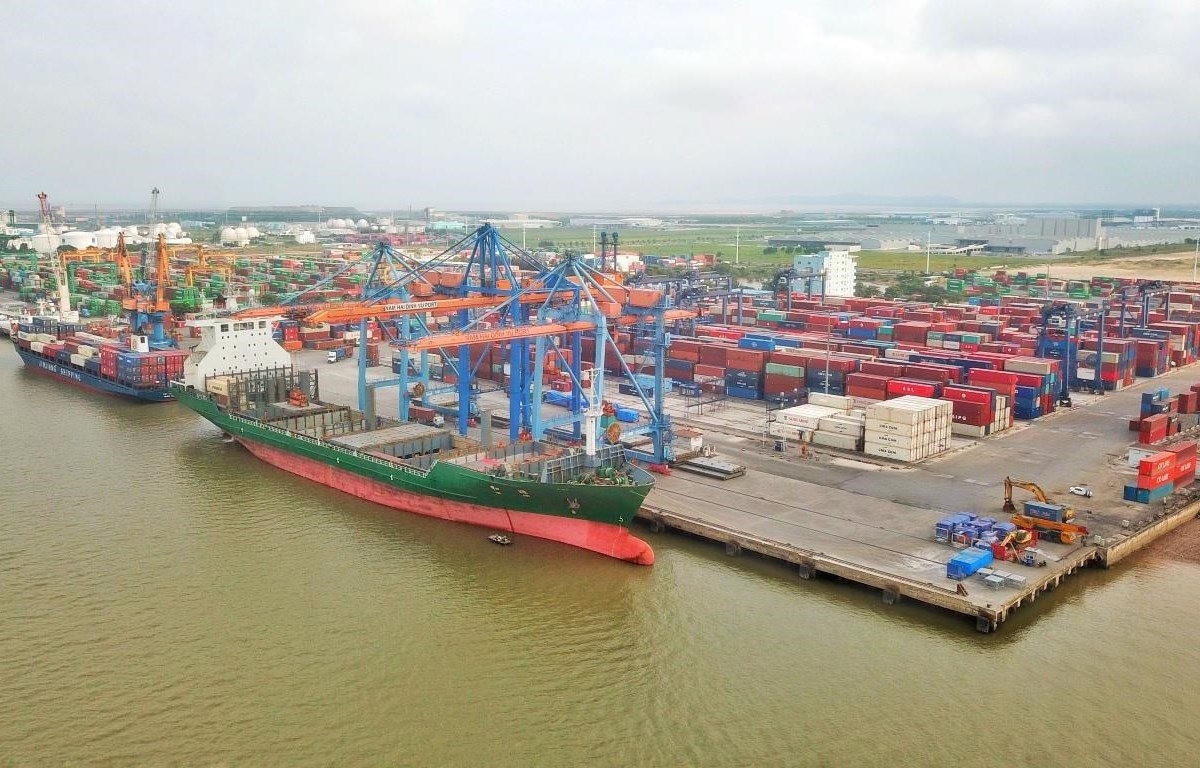 Ký Quyết định phê duyệt quy hoạch phát triển hệ thống cảng cạn