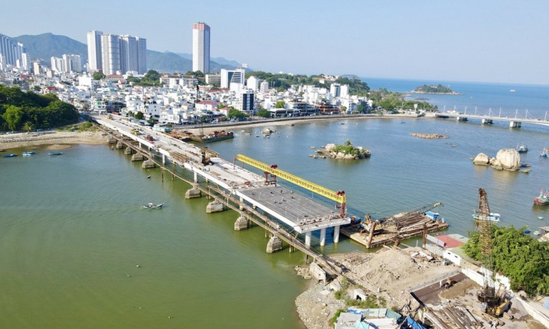 Khánh Hòa: Điều chỉnh phương án phân luồng giao thông tạm thời phục vụ thi công cầu Xóm Bóng