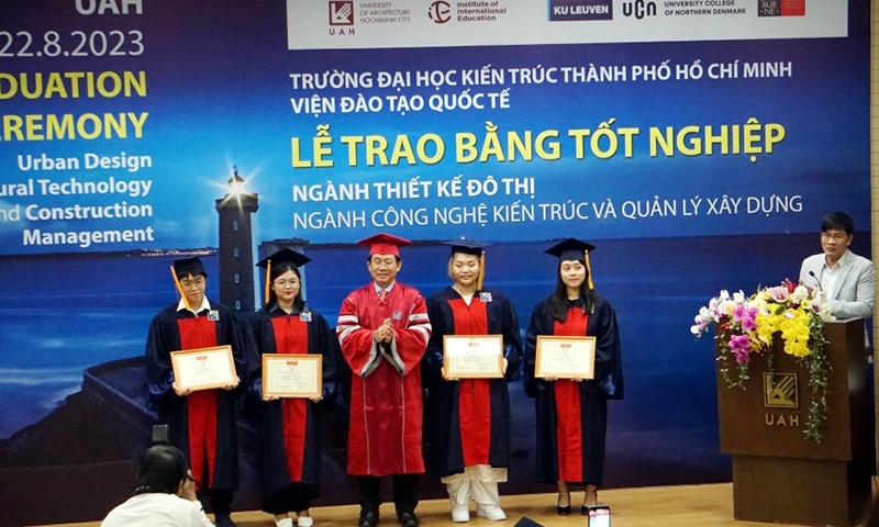 Trường Đại học Kiến trúc Thành phố Hồ Chí Minh: Trao bằng tốt nghiệp chương trình đào tạo quốc tế