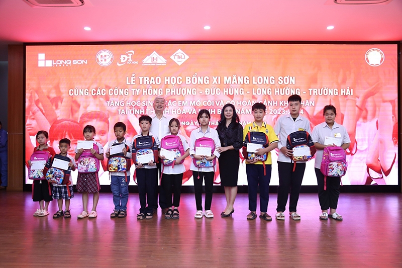 Thanh Hóa: Công ty Xi măng Long Sơn phối hợp với các doanh nghiệp trao học bổng cho học sinh có hoàn cảnh đặc biệt khó khăn