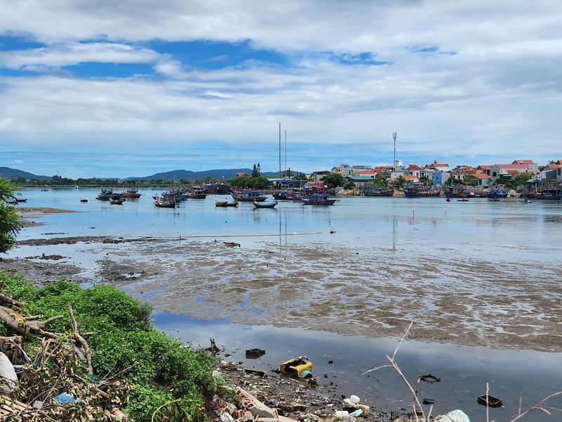 Nghi Sơn (Thanh Hóa): Cảng cá Lạch Bạng bị bồi lắng nghiêm trọng, ảnh hưởng đến đời sống của hàng nghìn ngư dân