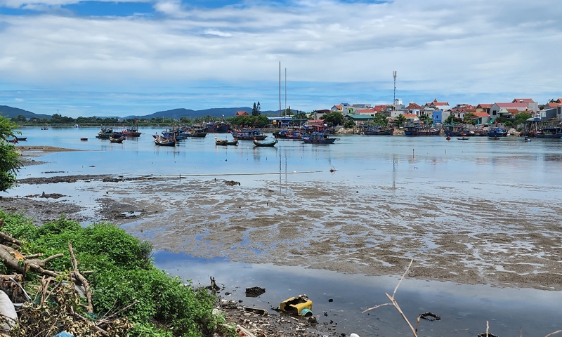 Nghi Sơn (Thanh Hóa): Cảng cá Lạch Bạng bị bồi lắng nghiêm trọng, ảnh hưởng đến đời sống của hàng nghìn ngư dân