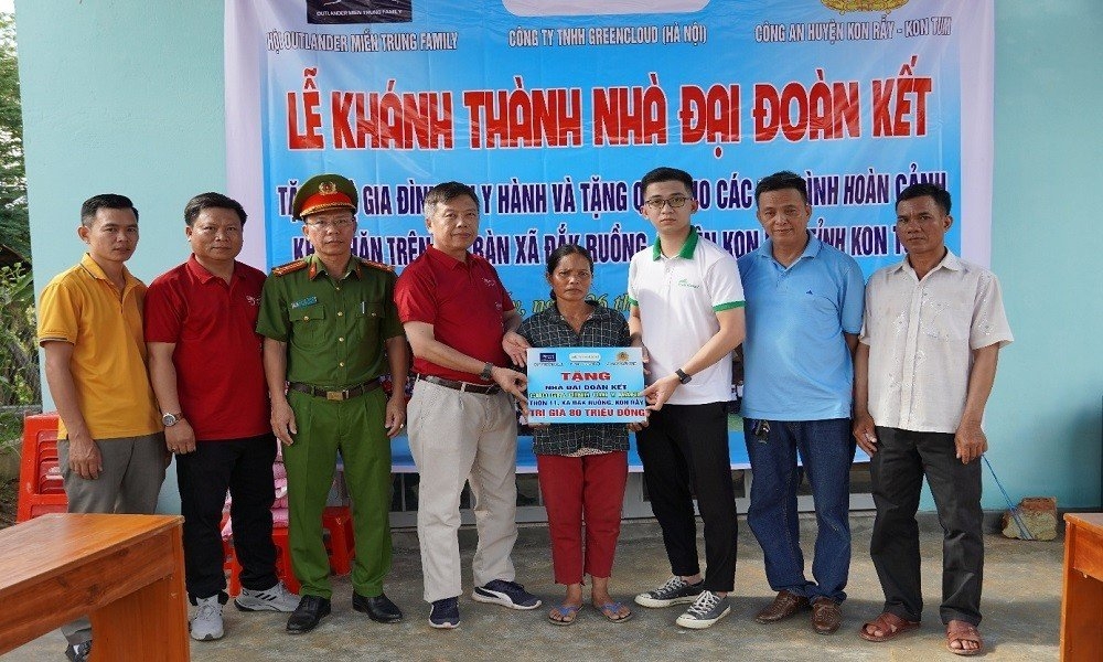 Kon Tum: Trao tặng nhà Đại đoàn kết cho người dân khó khăn tại huyện Kon Rẫy