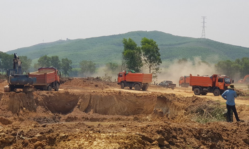 Thừa Thiên – Huế: Vì sao tiếp tục hoãn đấu giá mỏ đất ở xã Lộc Bình?
