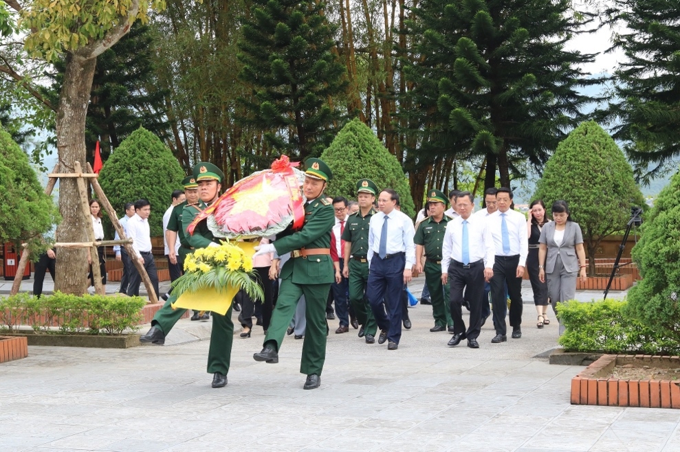 Quảng Ninh: Dâng hương tại đền thờ liệt sĩ Pò Hèn