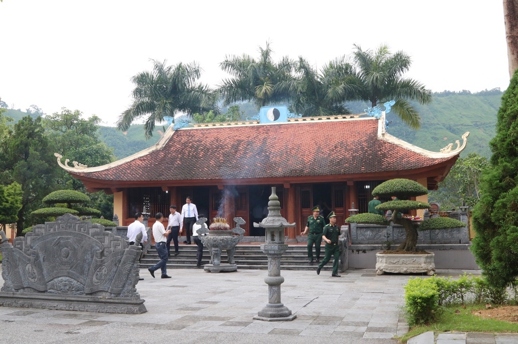 Quảng Ninh: Dâng hương tại đền thờ liệt sĩ Pò Hèn