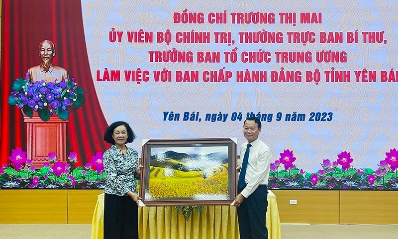 Thường trực Ban Bí thư Trương Thị Mai dự lễ khai giảng tại huyện Văn Yên, Yên Bái