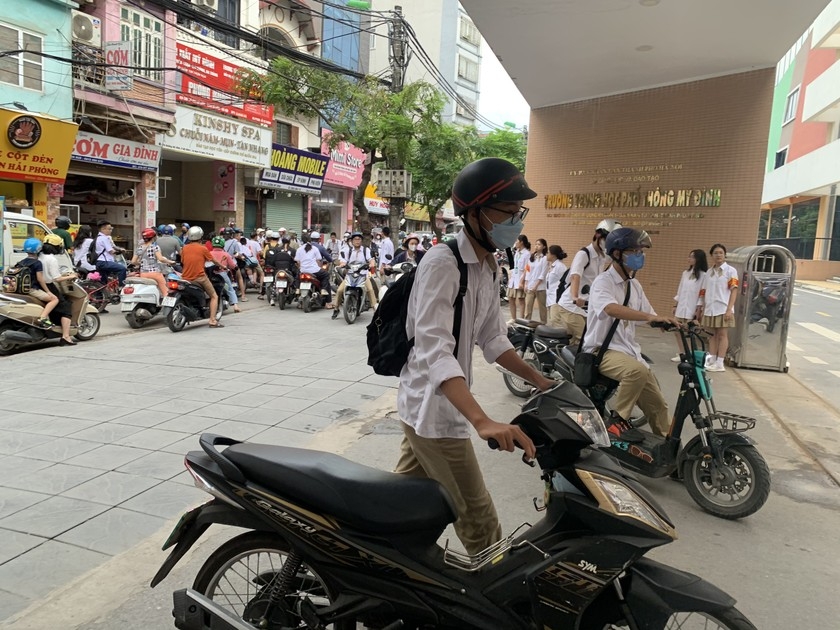 Học sinh Hà Nội phấn khởi, rạng rỡ trong Ngày hội đến trường