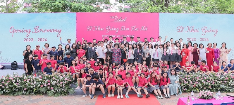 Chào đón học sinh đến từ gần 30 quốc gia trong lễ khai giảng giữa lòng Hà Nội