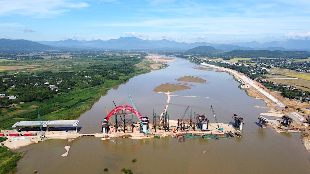Quảng Ngãi: Cầu Trà Khúc 3 đã hiện ra giữa dòng sông Trà
