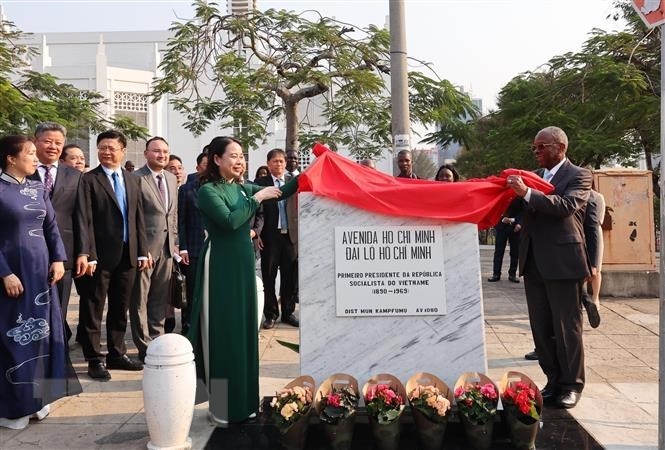 Lễ Khai trương biển tên mới tại Đại lộ Hồ Chí Minh ở Mozambique