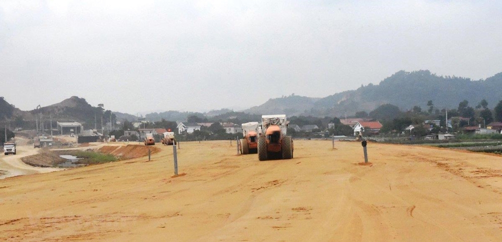 Chậm cung cấp cát đắp nền đường Cao tốc Châu Đốc-Cần Thơ-Sóc Trăng