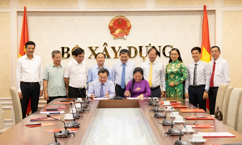 Ban Cán sự Đảng Bộ Xây dựng làm việc với Đảng ủy khối Các cơ quan Trung ương tại Thành phố Hồ Chí Minh