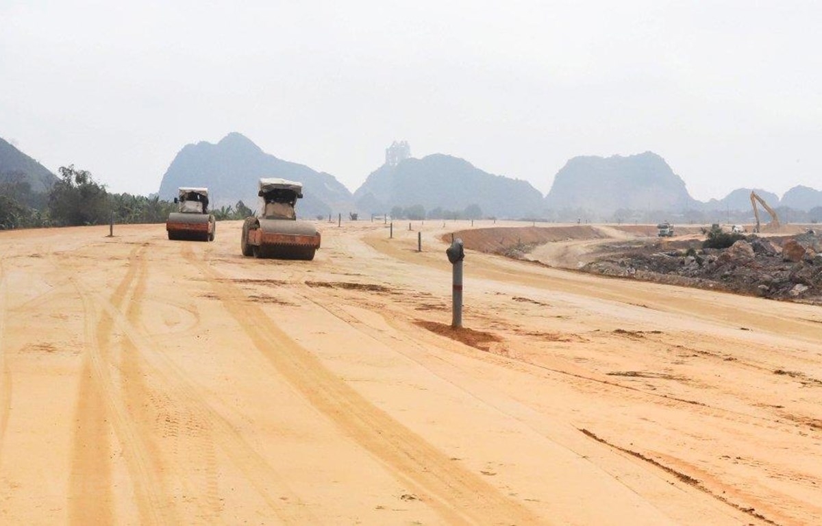 Cao tốc Diễn Châu-Bãi Vọt, Cam Lâm-Vĩnh Hảo: Nhà thầu chưa quyết liệt