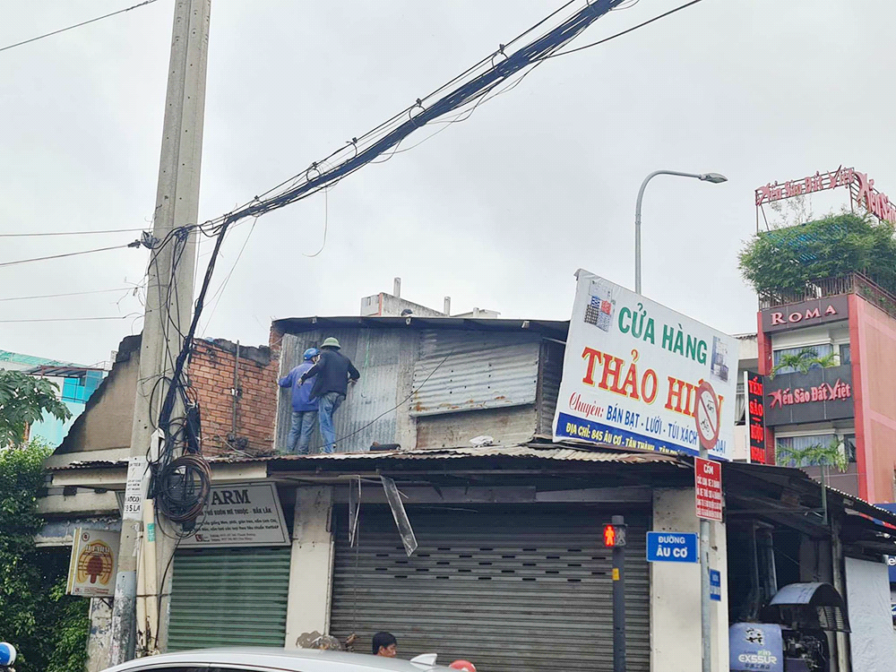 Thành phố Hồ Chí Minh: Người dân vui mừng khi căn nhà 4 mặt tiền “án ngữ” giữa đường gần 10 năm được tháo dỡ