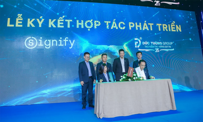 Signify Việt Nam ký kết hợp tác cùng Đức Tường Group mở rộng thị phần đèn chiếu sáng chuyên dụng