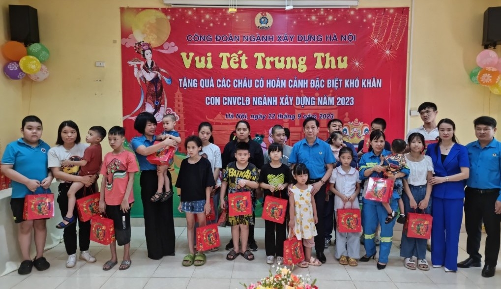 Ngành Xây dựng Hà Nội: Tổ chức Tết Trung thu sớm cho trẻ em có hoàn cảnh khó khăn