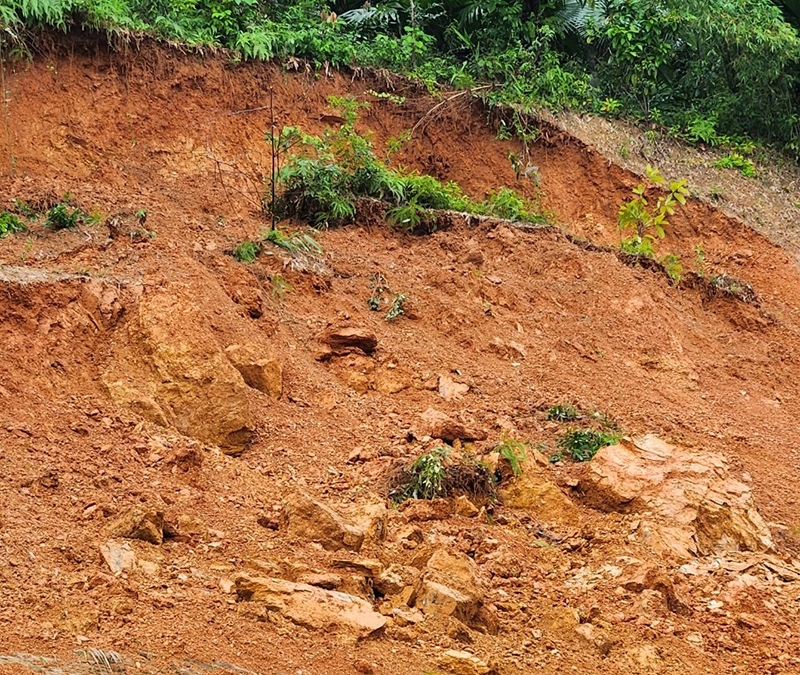 Thanh Hóa: Nhiều khu vực miền núi bị chia cắt do sạt lở, nước lũ