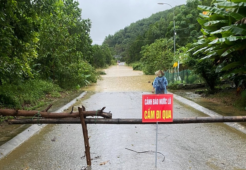 Thanh Hóa: Nhiều khu vực miền núi bị chia cắt do sạt lở, nước lũ