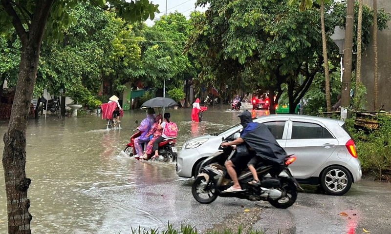 Ngập nhiều tuyến đường ở thành phố Thanh Hóa do mưa lớn kéo dài