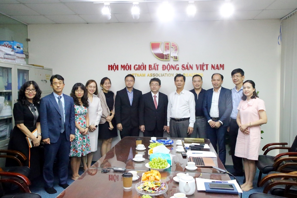 Hội Môi giới bất động sản Việt Nam gặp gỡ và làm việc với Cơ quan Nghiên cứu kinh tế vĩ mô ASEAN+3