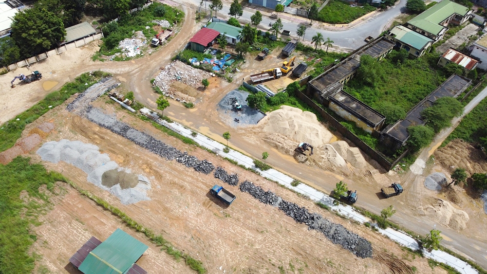 Thành phố Quảng Ngãi: Nhà thầu đổ trộm rác thải xây dựng?