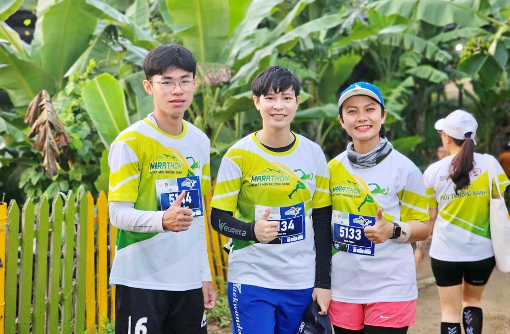 Khánh Hòa: Gần 500 người tham gia chạy marathon và leo núi vì một môi trường xanh