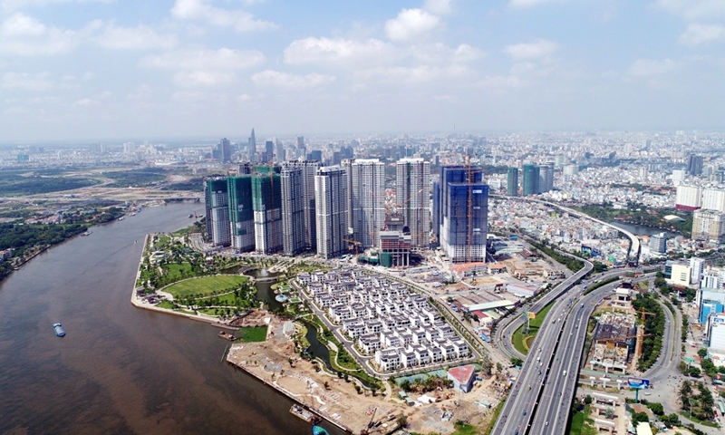 Thành phố Hồ Chí Minh phát triển kinh tế dịch vụ ven sông
