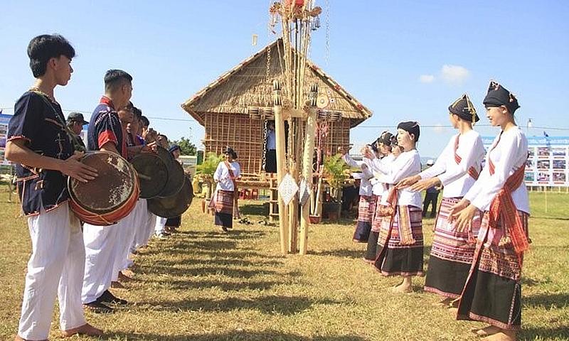 Bình Định: Bảo tồn nét đẹp văn hóa cộng đồng trong lễ mừng về nhà mới của đồng bào Chăm H’roi