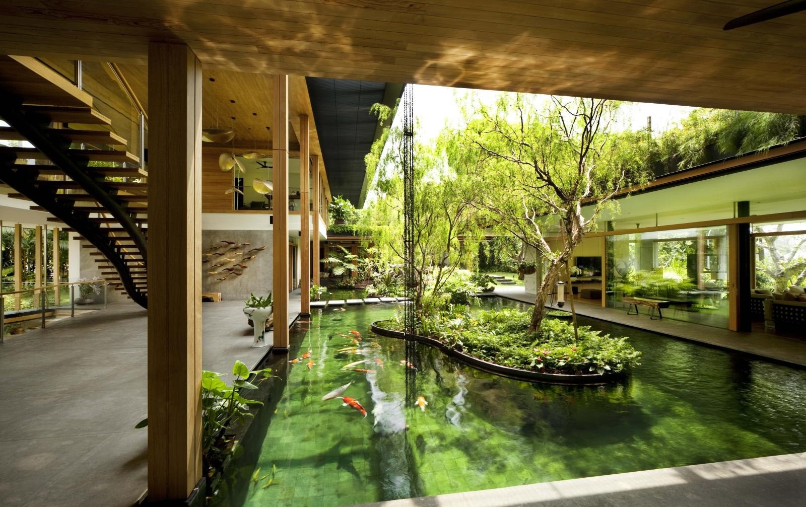 'Ốc đảo nhiệt đới' mát mắt bên trong căn nhà gỗ ở Singapore