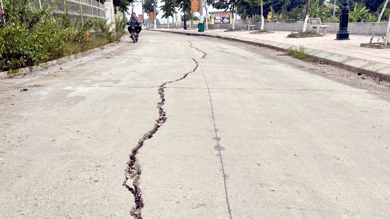 Gia Viễn (Ninh Bình): Đường bê tông sụt lún, nứt toác