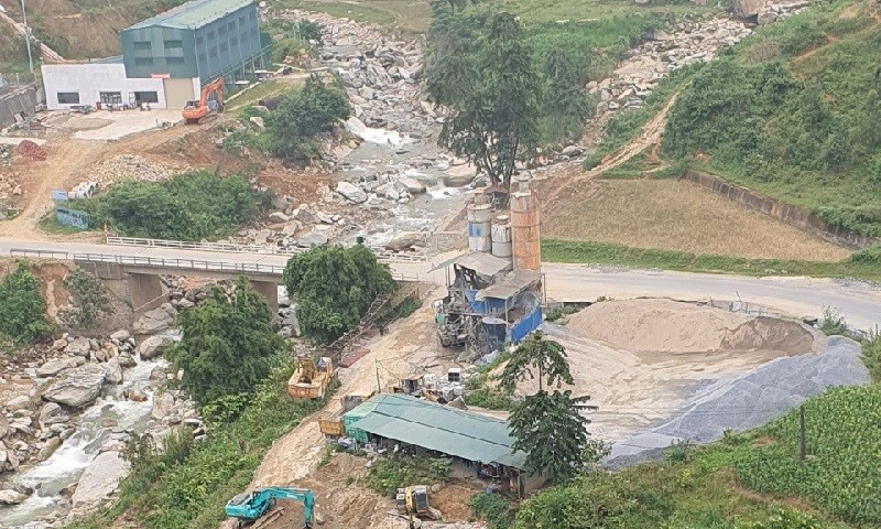 Lào Cai: Cam kết tháo dỡ và di chuyển trạm trộn bê tông tại chân cầu Móng Sến trước ngày 31/10