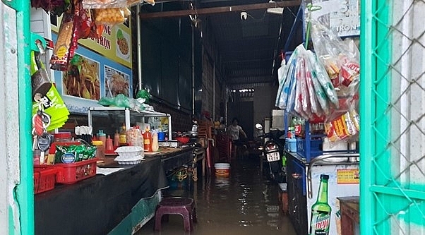 Quảng Trị: Mưa lớn dồn dập làm nhiều tuyến đường bị ngập sâu gây chia cắt giao thông