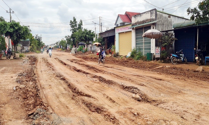 Đắk Lắk: Người dân bất an khi lưu thông trên tuyến đường nghìn tỷ đang thi công
