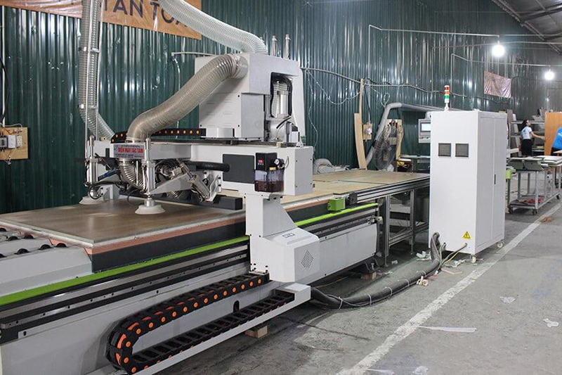 Tích cực áp dụng công nghệ CNC trong sản xuất đồ nội thất gỗ