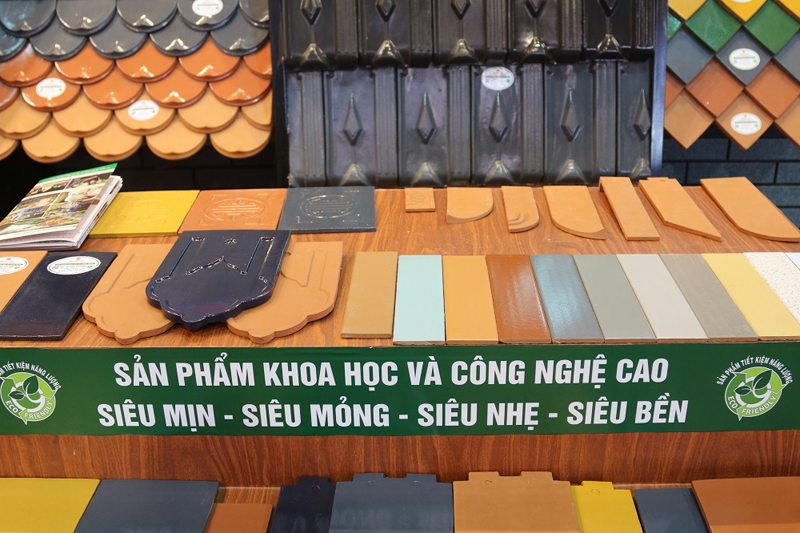 Gốm Đất Việt sáng danh tại triển lãm thành tựu 60 phát triển Quảng Ninh