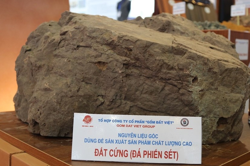 Gốm Đất Việt sáng danh tại triển lãm thành tựu 60 phát triển Quảng Ninh