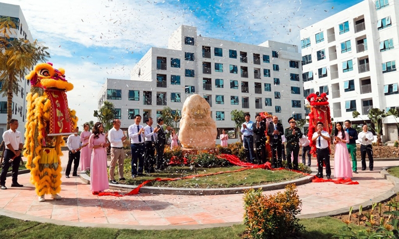 Viglacera gắn biển Công trình chào mừng kỷ niệm 60 năm thành lập tỉnh Quảng Ninh cho khu nhà ở công nhân và nhà ở chuyên gia - KCN Đông Mai
