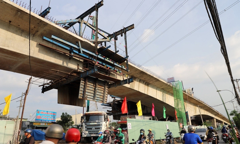 Hợp long cây cầu trọng điểm cửa ngõ Thành phố Hồ Chí Minh