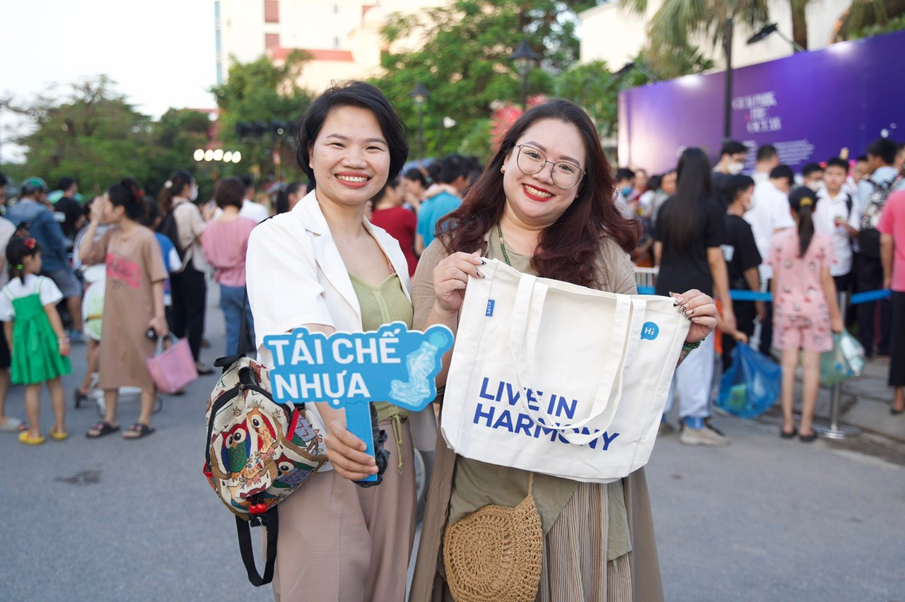 N.H.O lan tỏa thông điệp bảo vệ môi trường qua chương trình “Hi GREEN - Đổi rác nhựa lấy cây xanh”