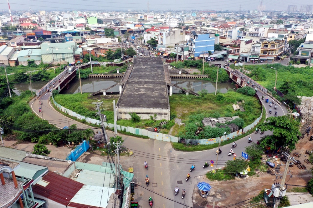 Thành phố Hồ Chí Minh: Dự án cầu Tân Kỳ - Tân Quý nằm phơi nắng phơi mưa hơn 4 năm