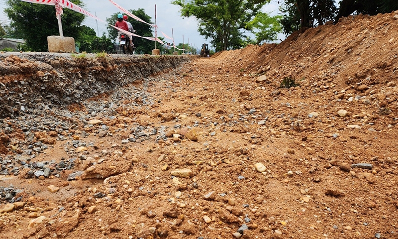 Thành phố Pleiku: Dự án đường Nguyễn Văn Linh quy mô ngàn tỷ đối diện “khủng hoảng” đất đắp